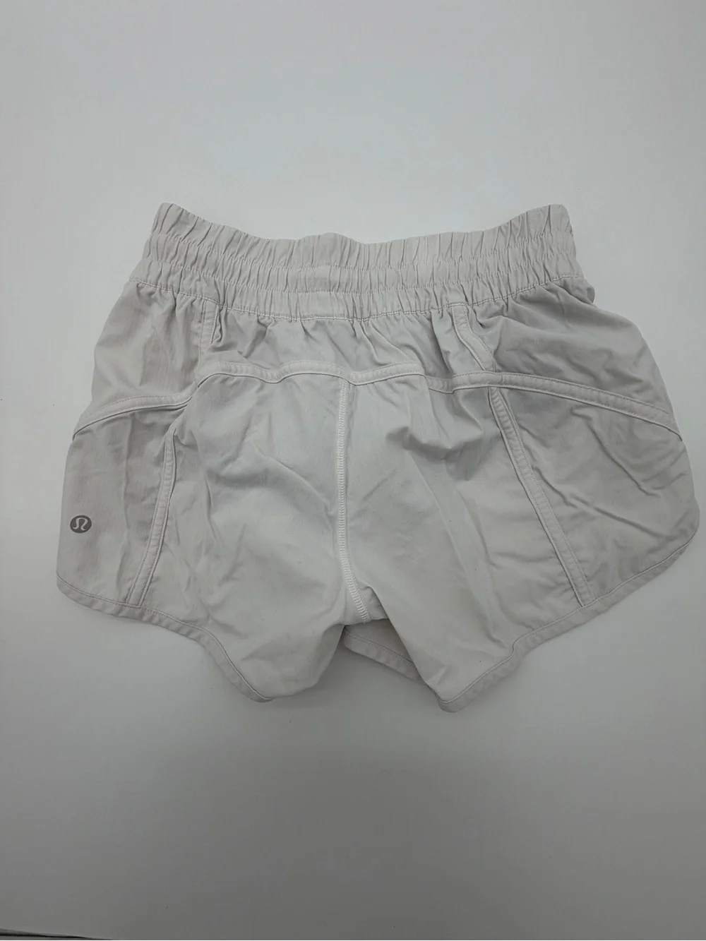 White Lululemon Low Rise Fit Tracker Short 4” Inseam Size 6 Swift Ultra - Picture 5 of 8